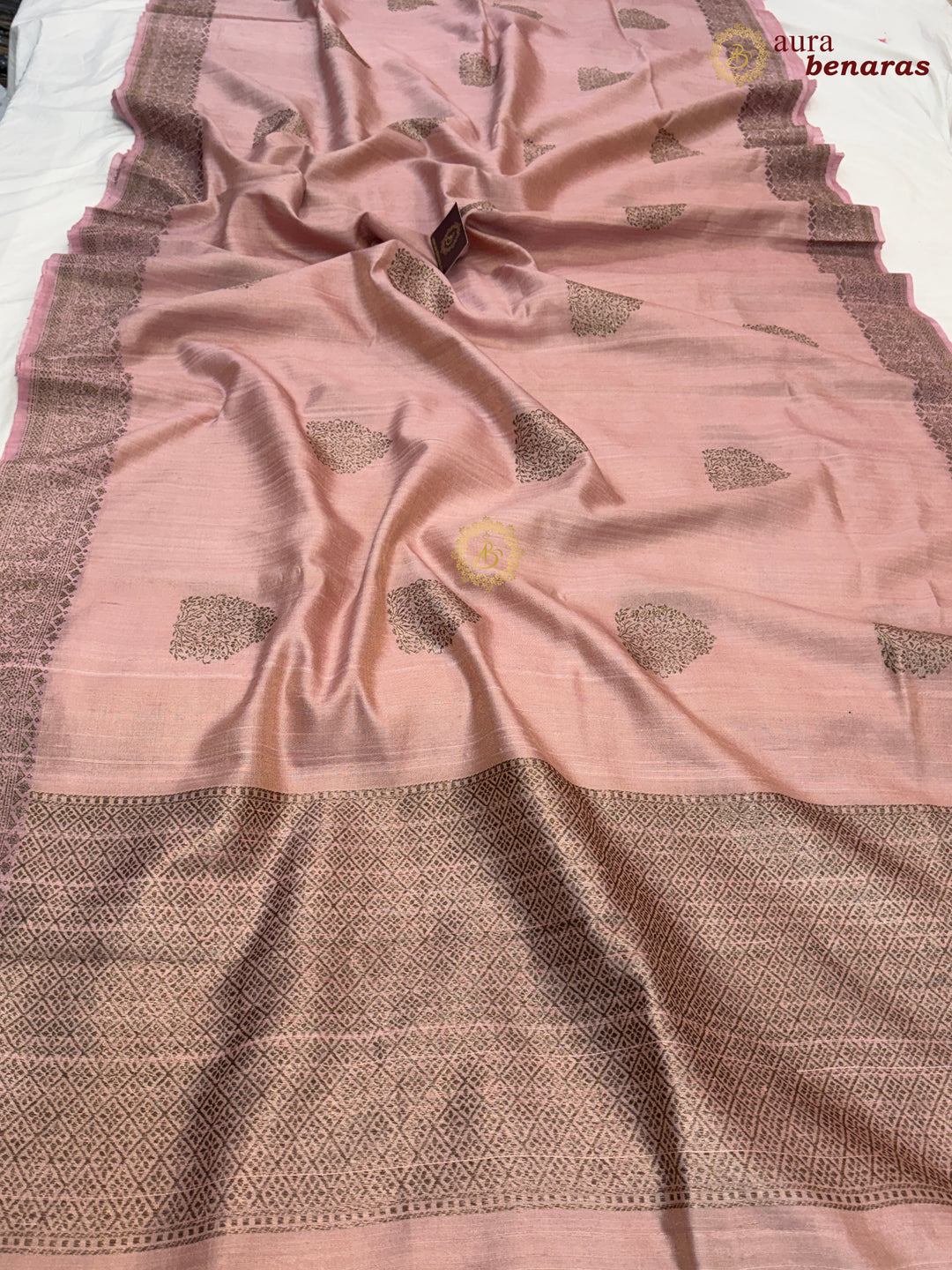 Old Rose Raw Silk Banarasi Saree – Kadhwa Floral Design