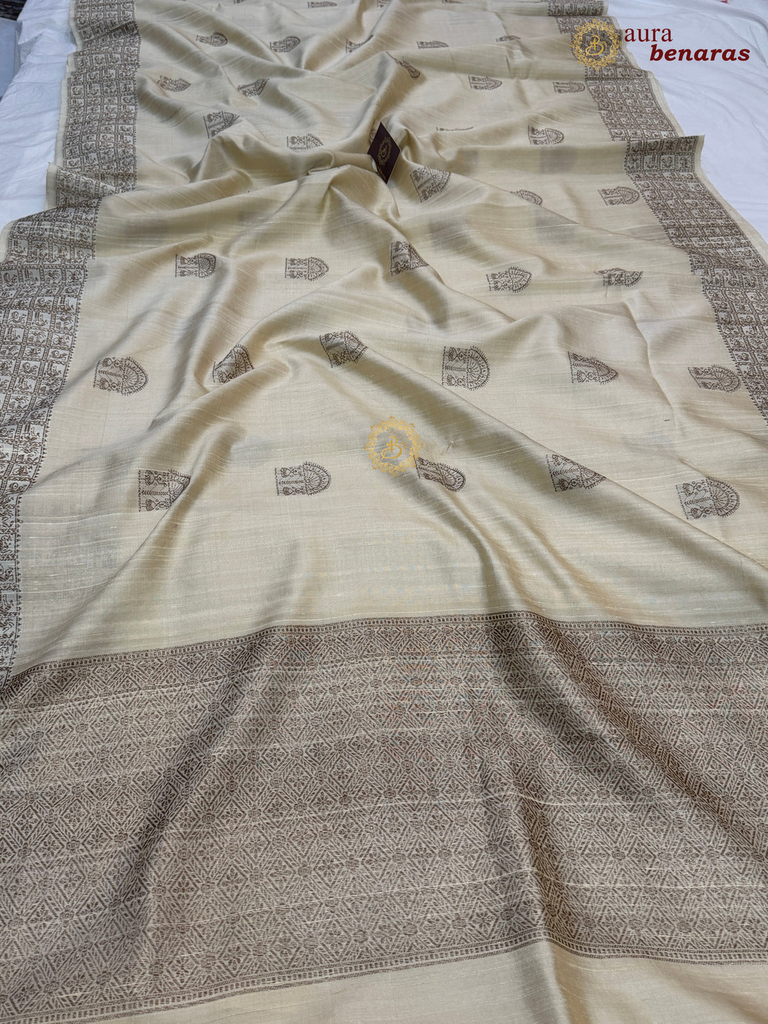 Cream Raw Silk Banarasi Saree – Kadhwa Floral Design