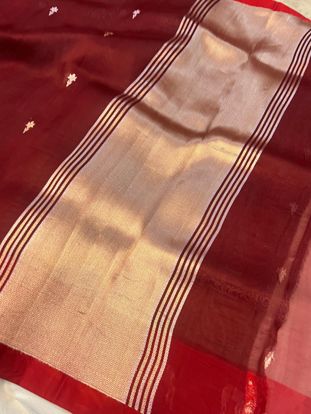 Classy designer pallu woven with shimmering golden zari on pure handloom Kora silk Banarasi saree