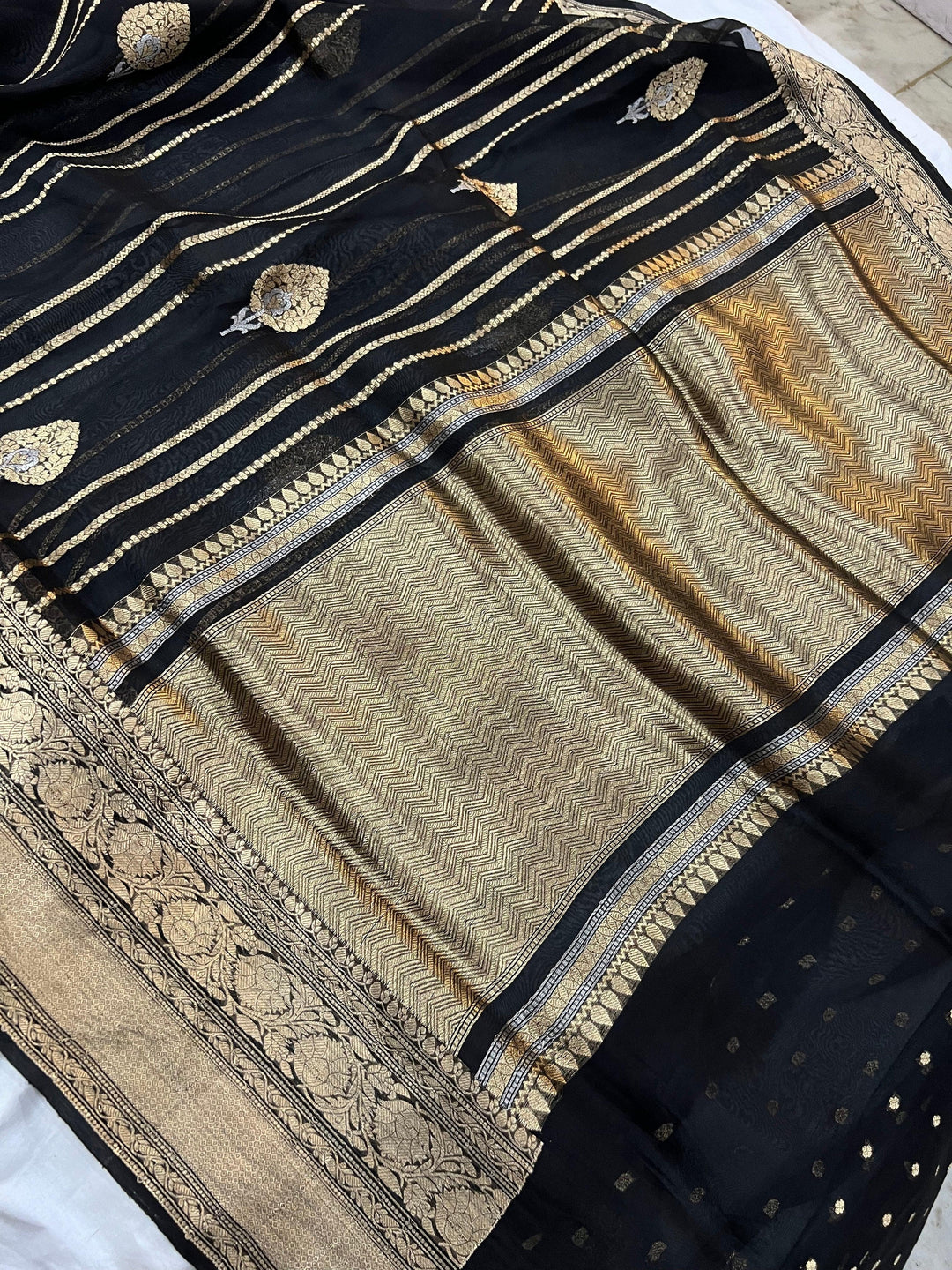 Black Pure Banarasi Handloom Kora Silk Saree - Aura Benaras