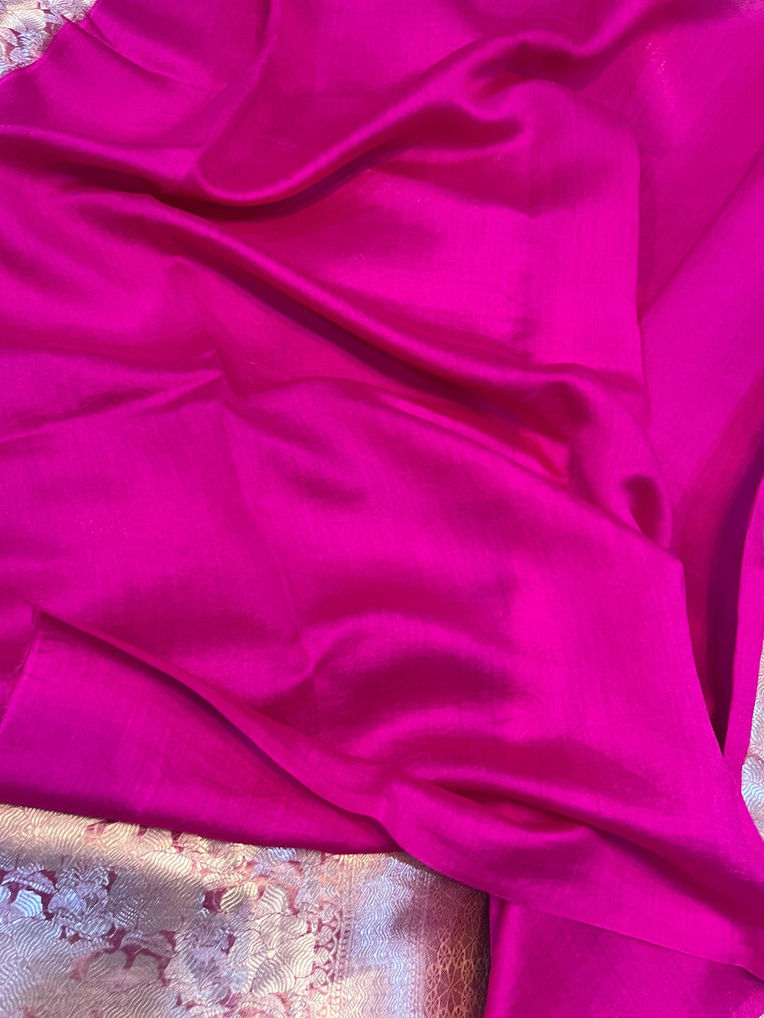 Pure Banarasi handloom tissue silk saree by Aura Benaras featuring intricate brocade work and a plain blouse piece—ideal for weddings and festive occasions