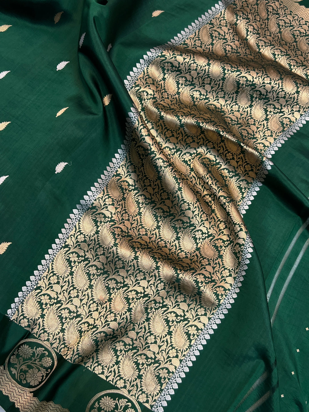Bottle Green Pure Silk Handloom Banarasi Saree – Kadwa Motifs 