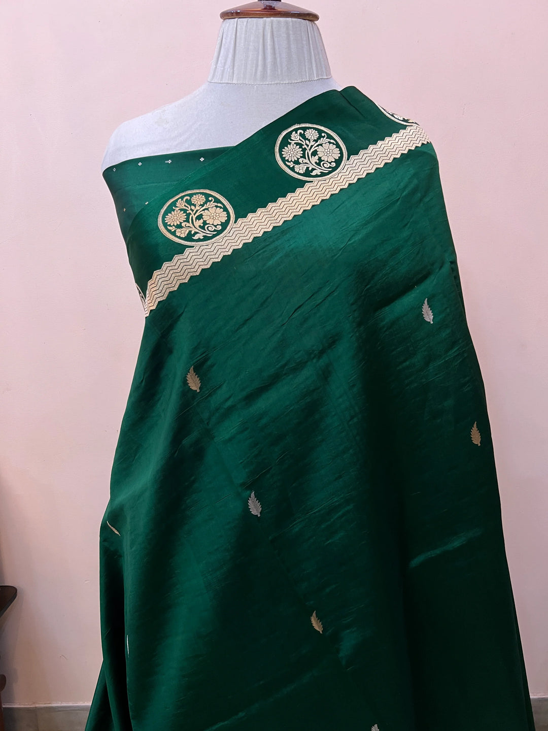 Bottle Green Pure Silk Handloom Banarasi Saree – Kadwa Motifs 