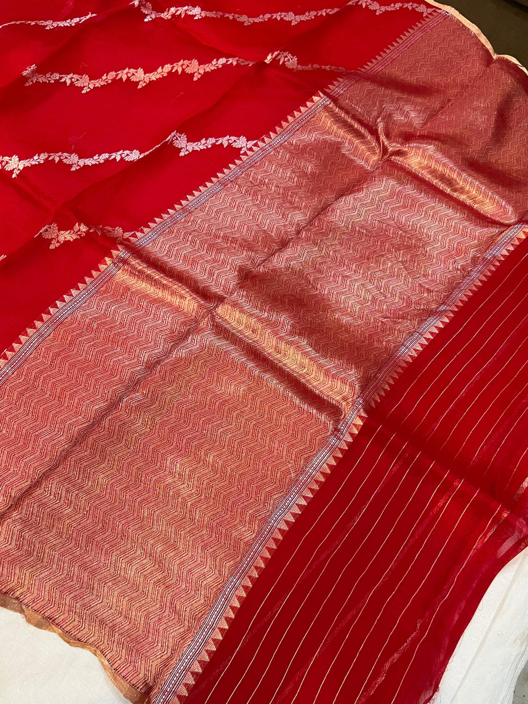 Red  Banarasi Handloom Kora Silk Saree - Aura Benaras