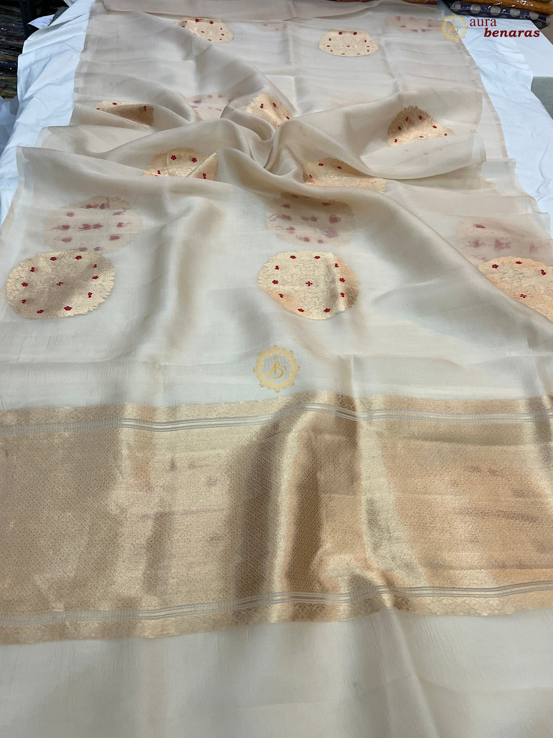  Pure Cream Banarasi Handloom Silk Saree - AuraBenaras