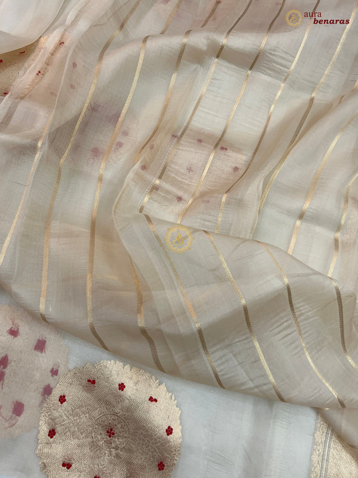  Pure Cream Banarasi Handloom Silk Saree - AuraBenaras