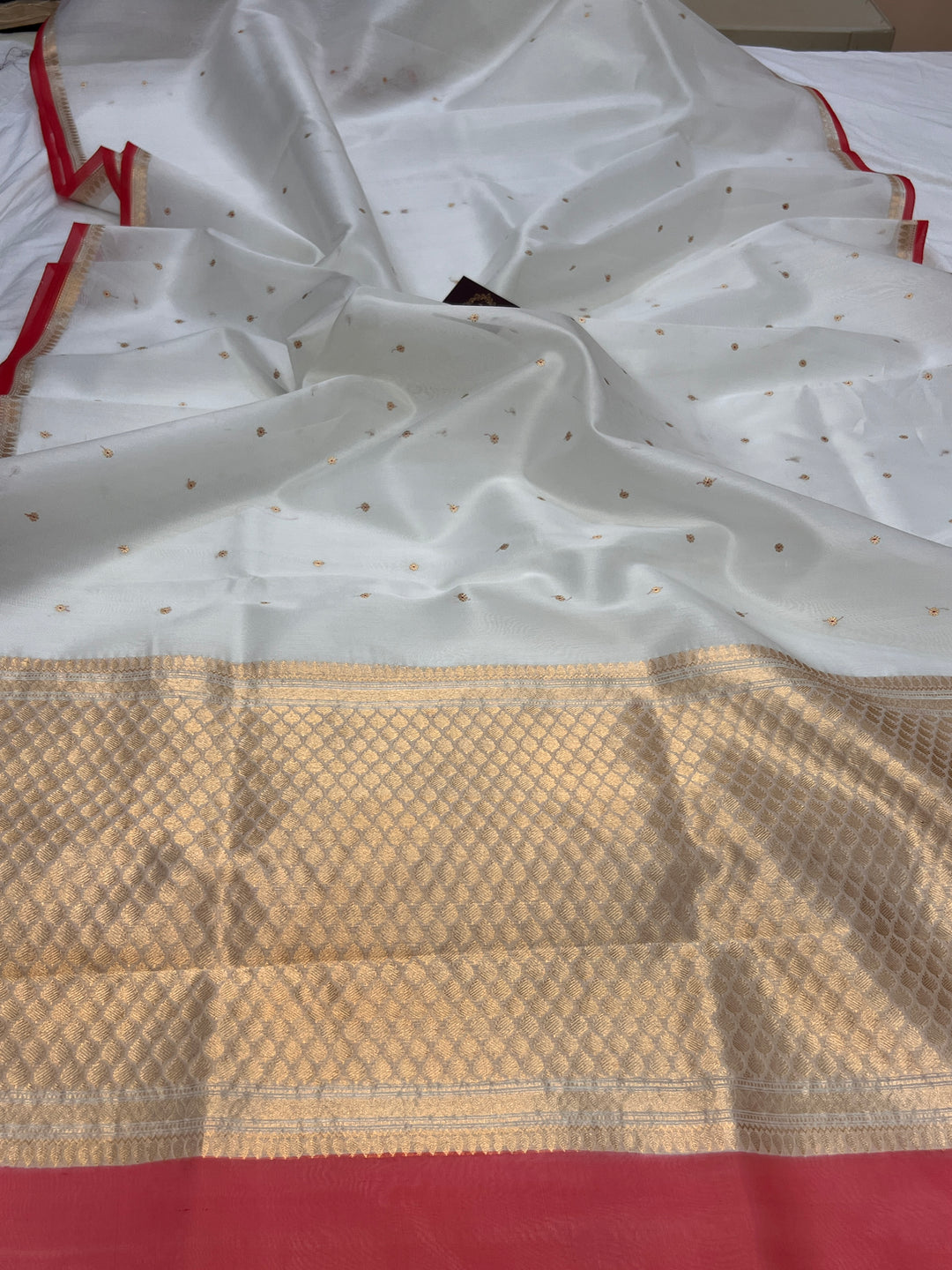 White Kora Silk Banarasi Saree with Zari Butis - AuraBenaras