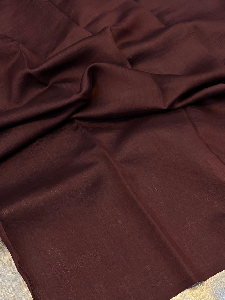 Pure Banarasi handloom tissue silk saree by Aura Benaras featuring intricate brocade work and a plain blouse piece—ideal for weddings and festive occasions.