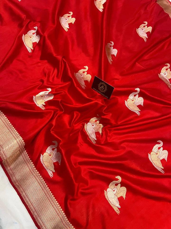 Red Banarasi Handloom Katan Silk Saree - Aura Benaras