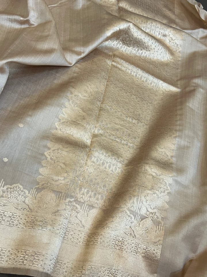 Beige Banarasi saree pallu with traditional golden zari handwoven border