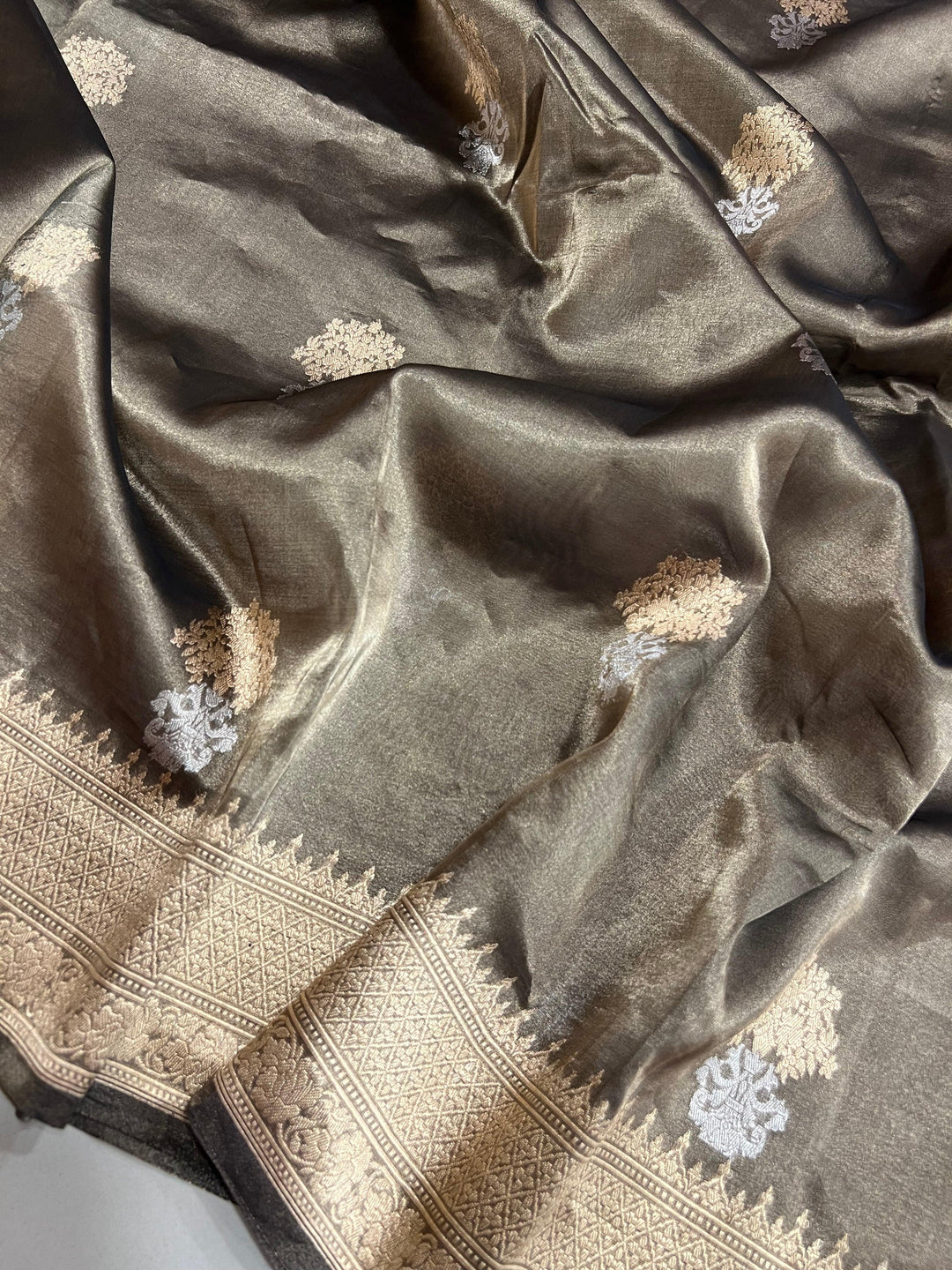 Black Pure Banarasi Handloom Silk Saree - Aura Benaras