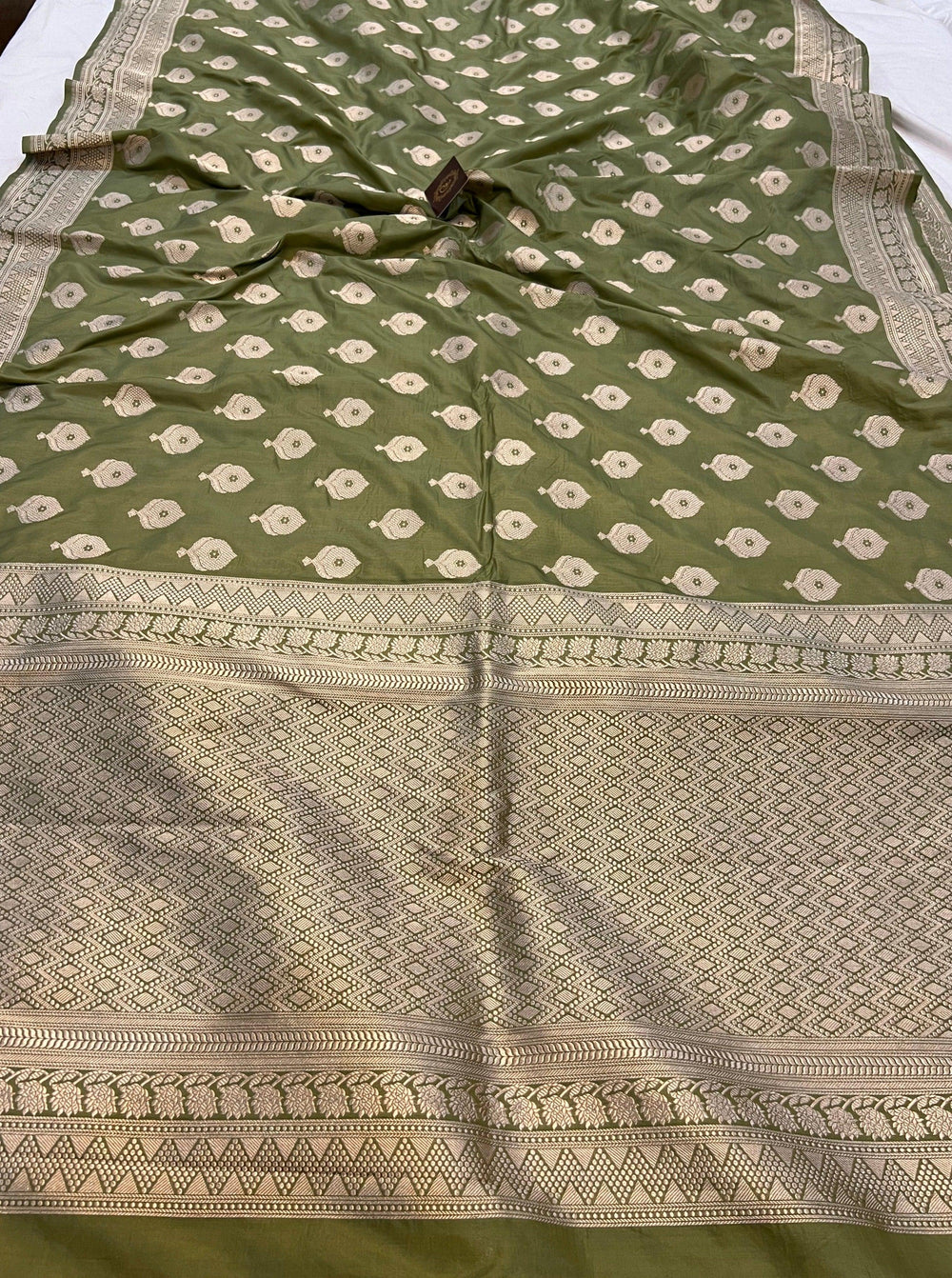 Mehendi Green Pure Banarasi Handloom Katan Silk Saree - Aura Benaras