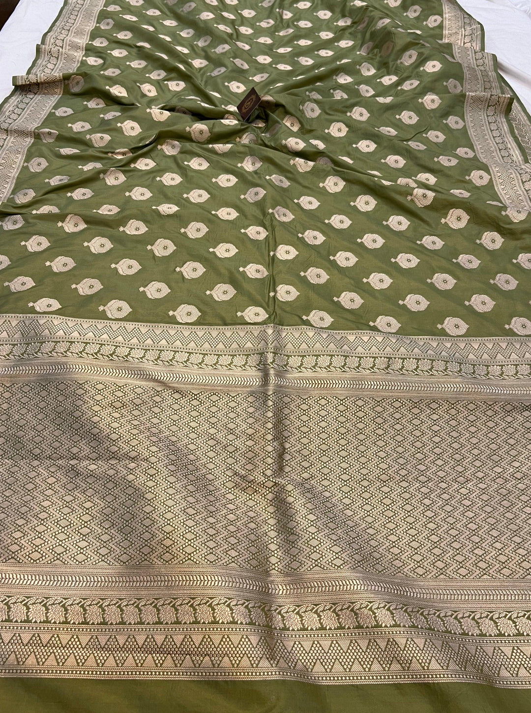 Mehendi Green Pure Banarasi Handloom Katan Silk Saree - Aura Benaras