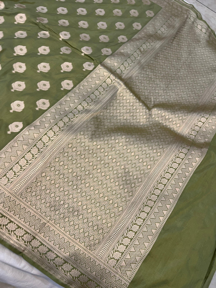 Mehendi Green Pure Banarasi Handloom Katan Silk Saree - Aura Benaras