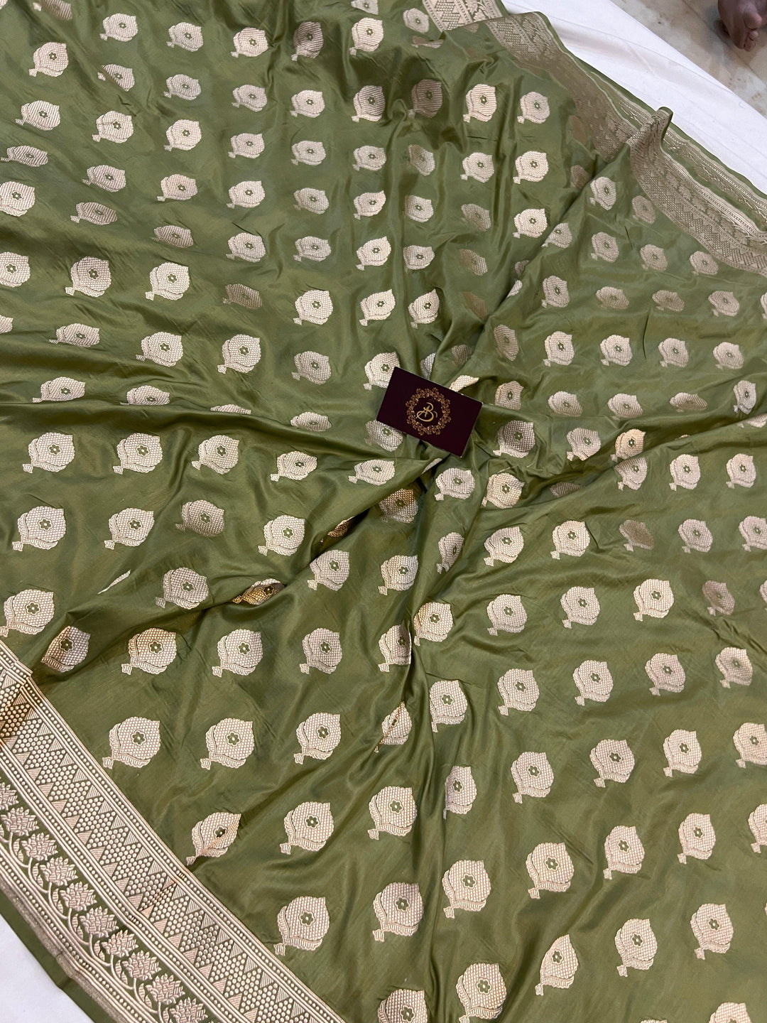 Mehendi Green Pure Banarasi Handloom Katan Silk Saree - Aura Benaras