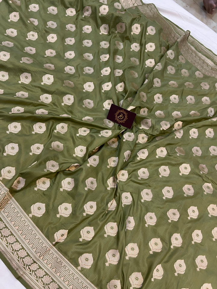 Mehendi Green Pure Banarasi Handloom Katan Silk Saree - Aura Benaras