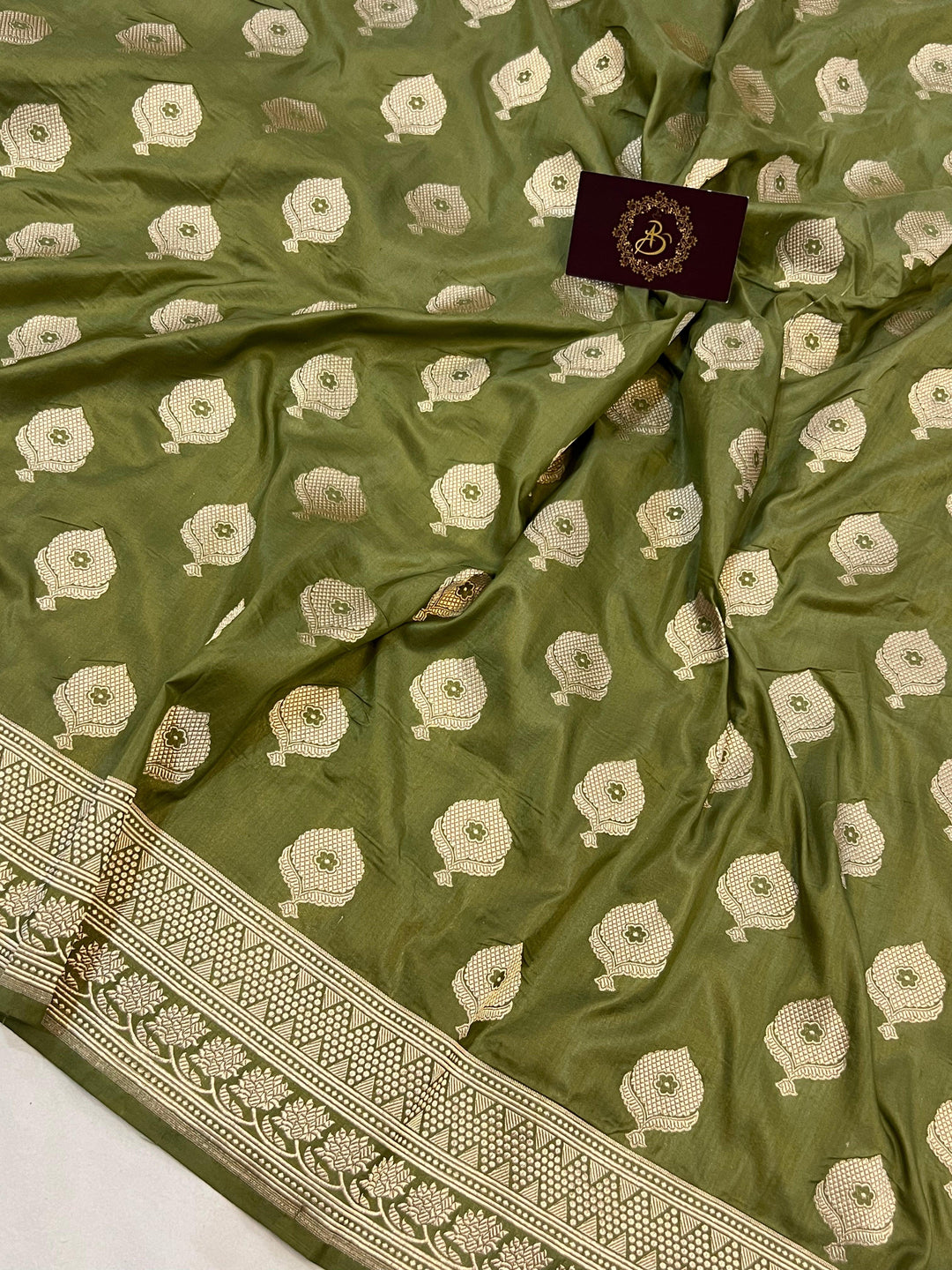 Mehendi Green Pure Banarasi Handloom Katan Silk Saree - Aura Benaras