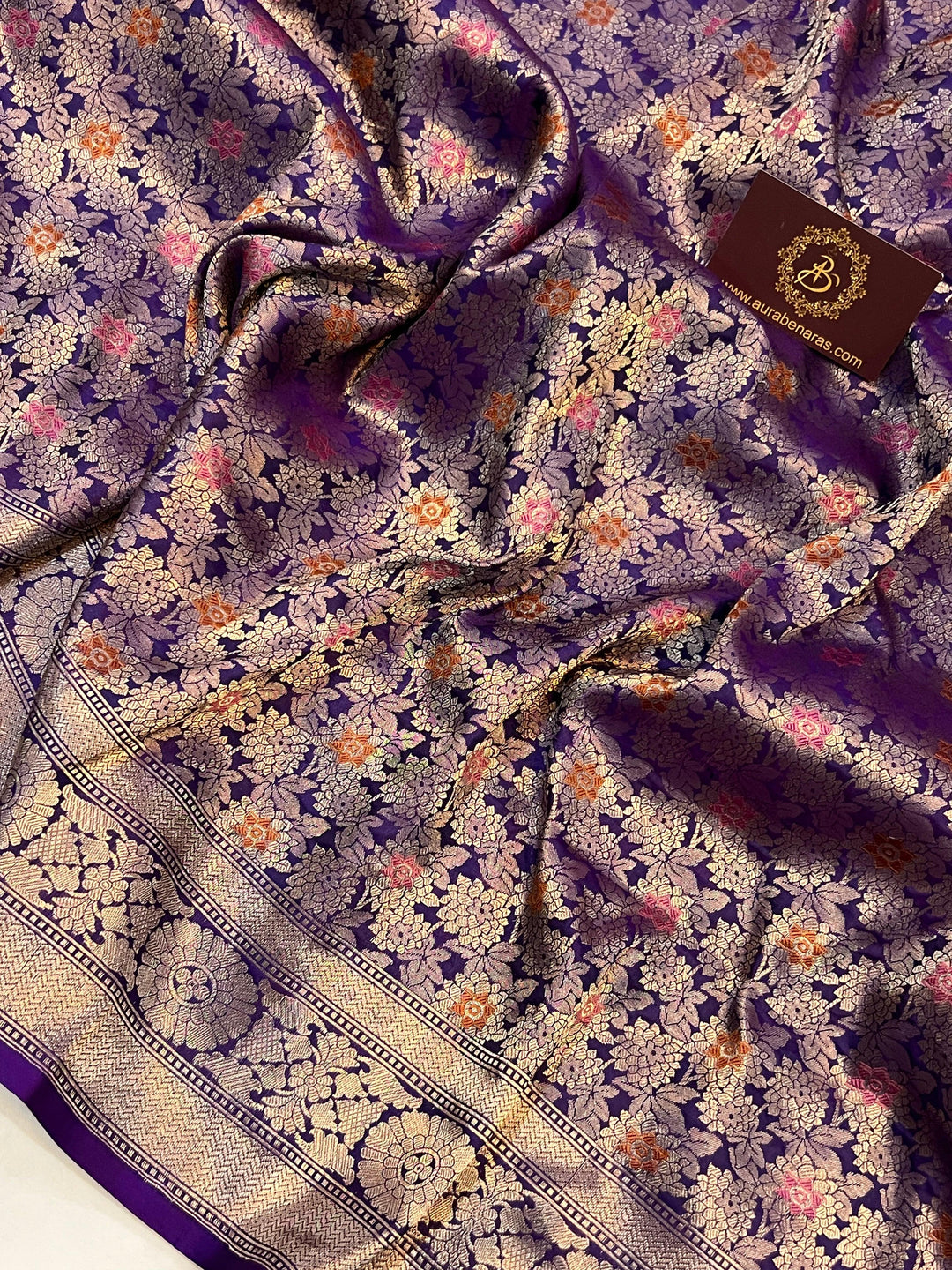 Detailed meenakari brocade floral pattern woven on pure Katan silk Banarasi saree