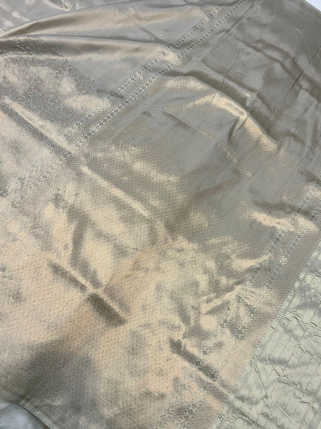 Rich pallu complementing the floral brocade work and plain upper half of the Katan silk saree