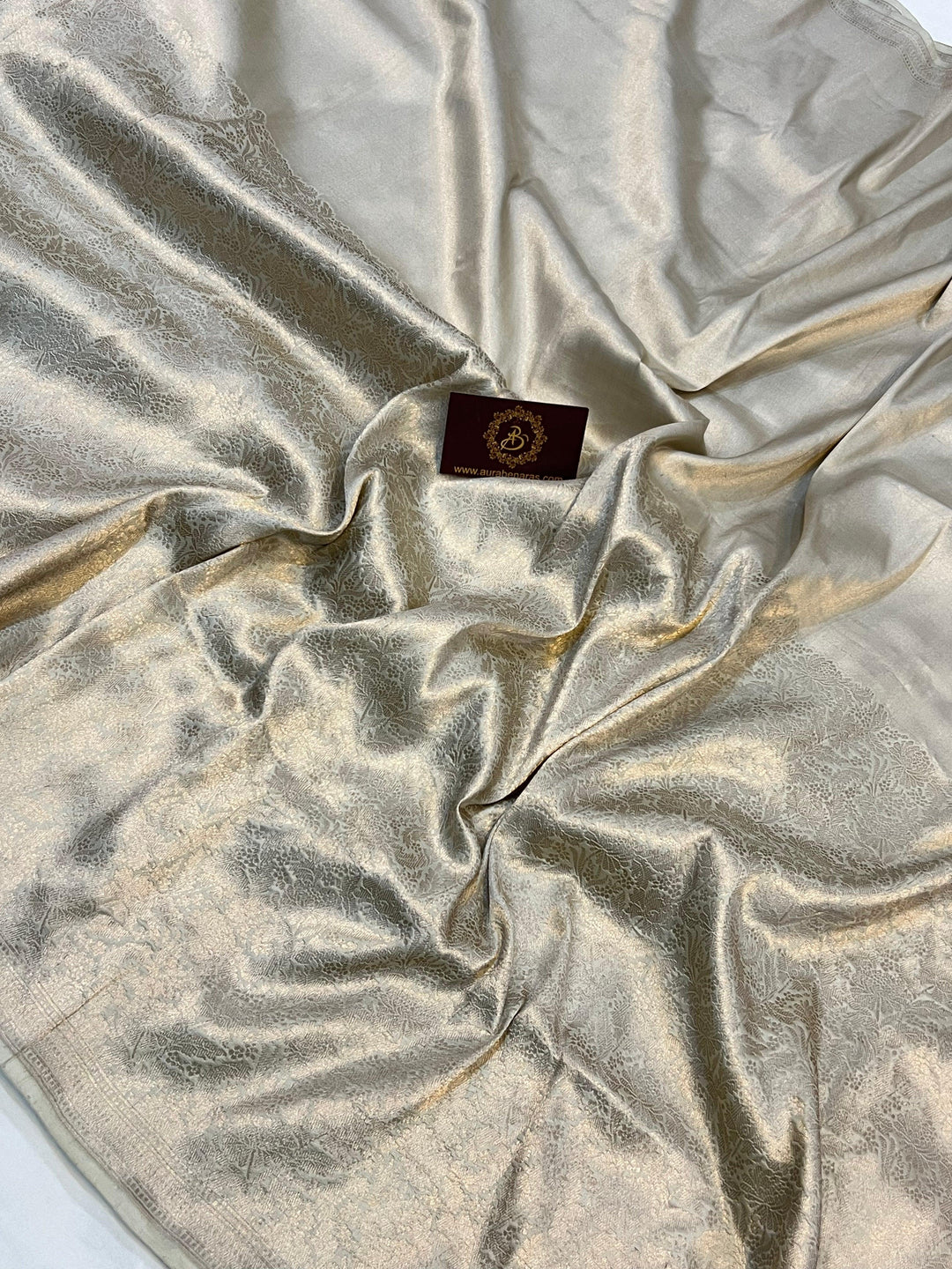 Traditional golden zari Banarasi border enhancing the pure Katan silk saree’s elegant design