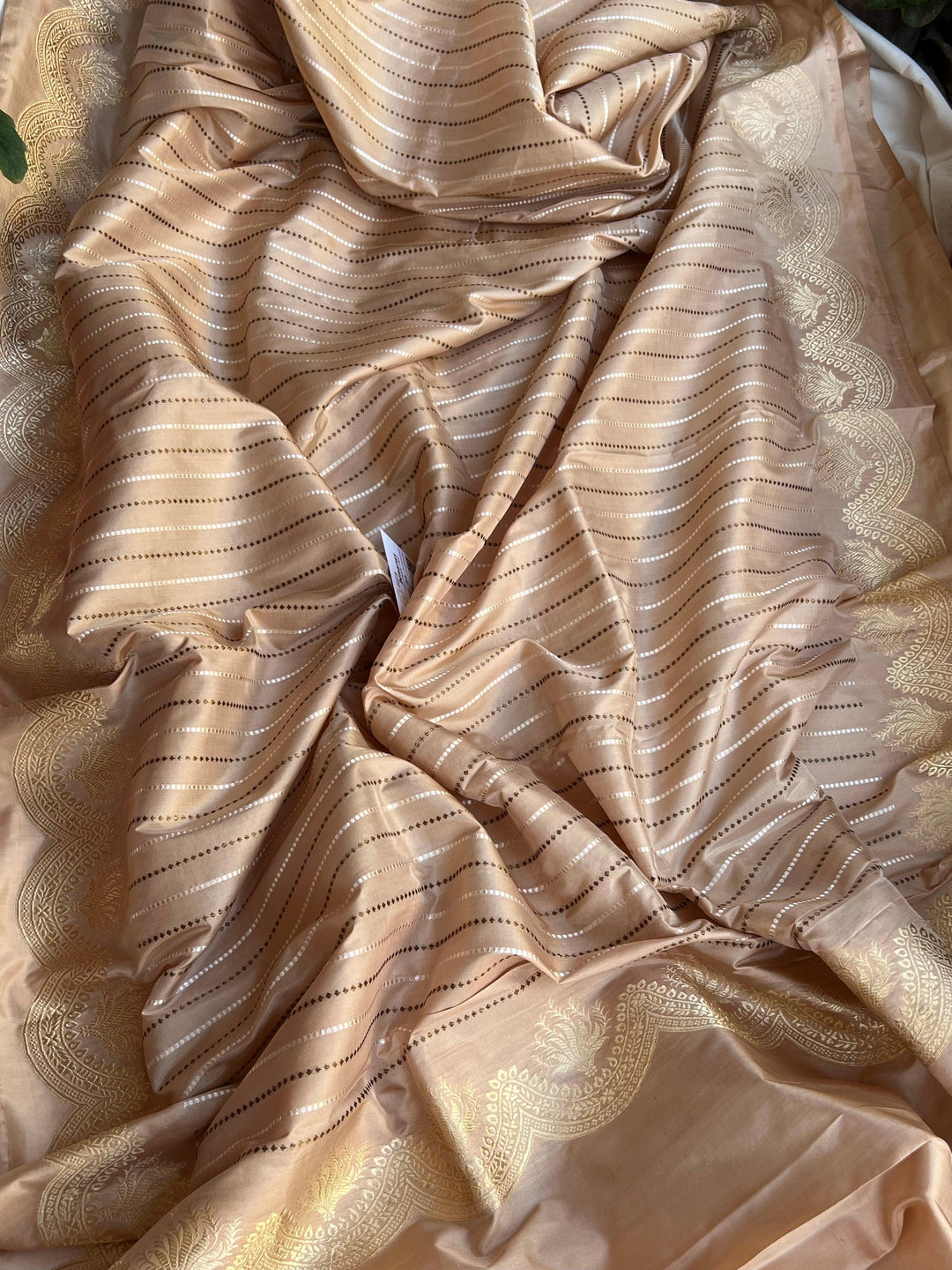 Detailed pallu of Banarasi handloom saree showcasing Kadhwa zari weaving on pure Katan silk