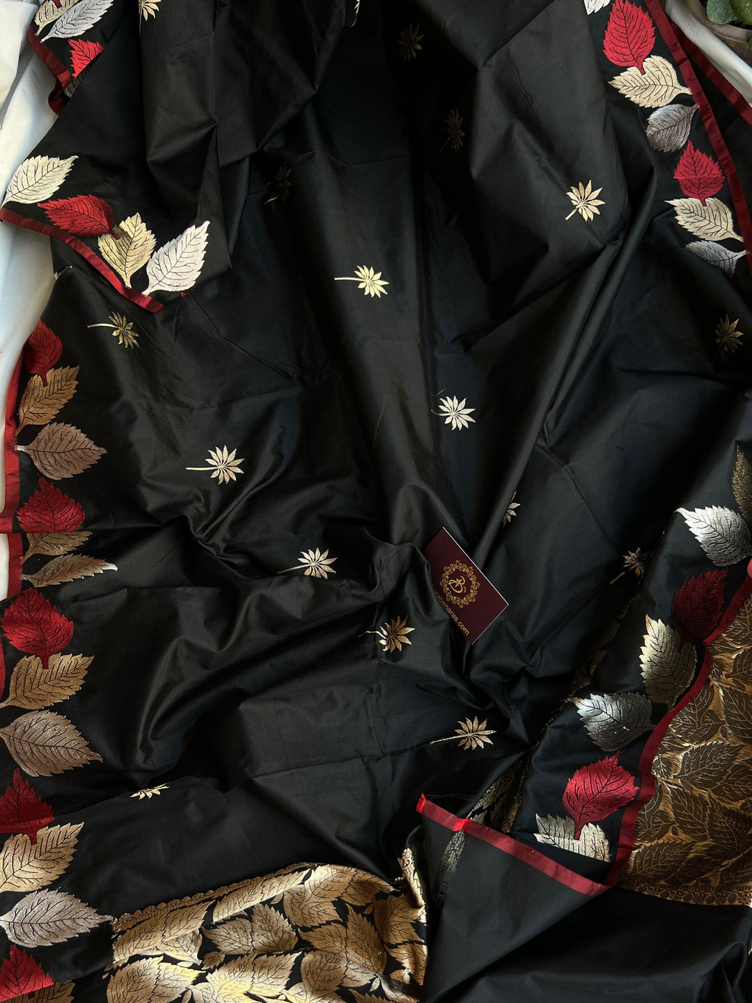 Black Banarasi Handloom Katan Silk Saree - Aura Benaras