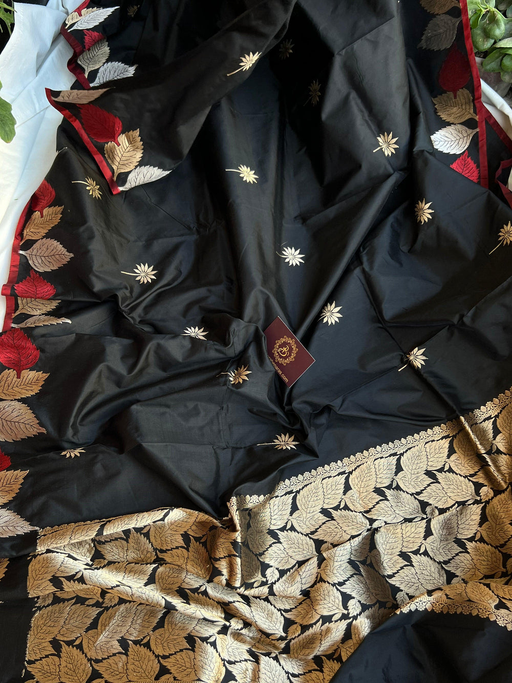 Black Banarasi Handloom Katan Silk Saree - Aura Benaras