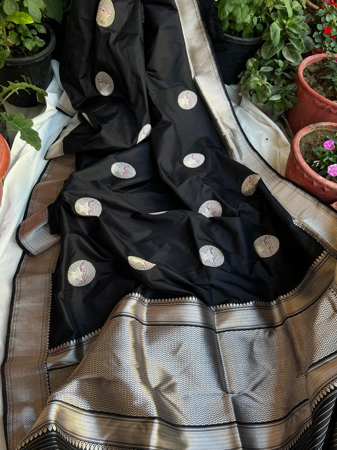 Black Banarasi Handloom Katan Silk Saree - Aura Benaras