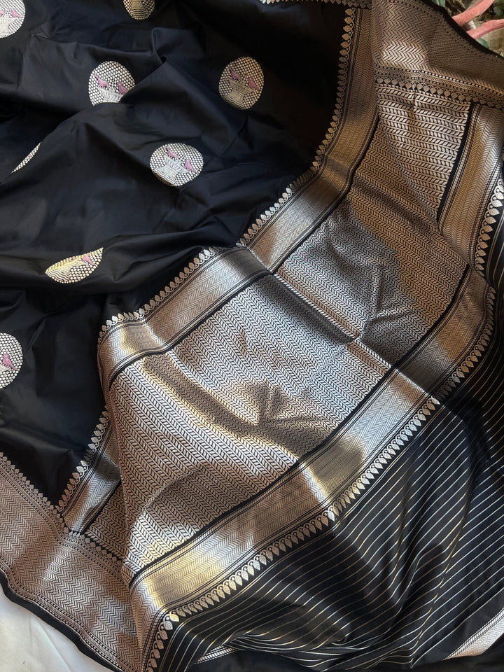 Black Banarasi Handloom Katan Silk Saree - Aura Benaras