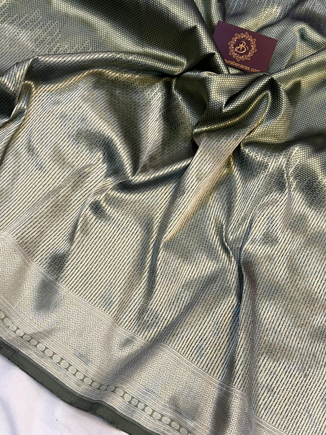 Detailed geometric brocade pattern with woven lines and 3D dots on pure Katan silk Banarasi saree