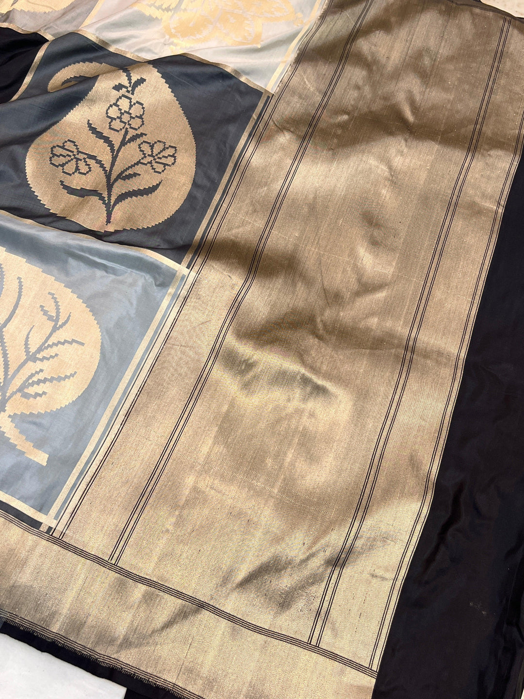 Buy Black Rangkaat Banarasi Katan Silk Saree - AuraBenaras