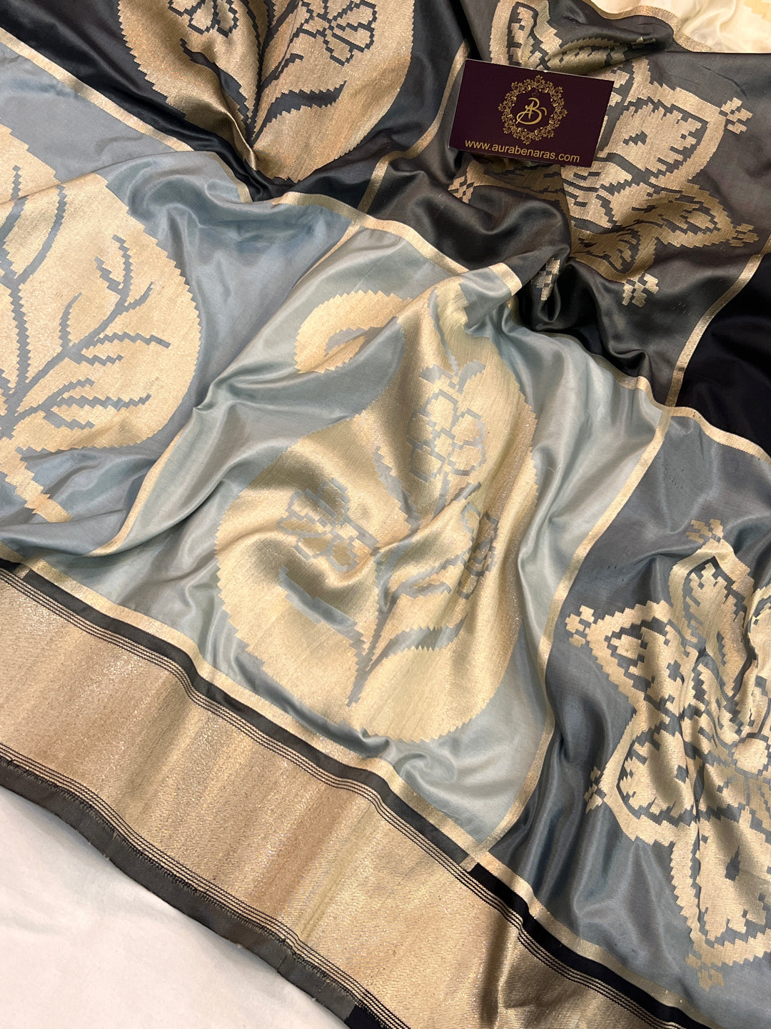 Buy Black Rangkaat Banarasi Katan Silk Saree - AuraBenaras