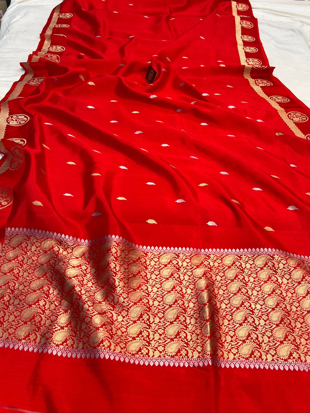 Red Pure Silk Handloom Banarasi Saree – Kadwa Motifs 