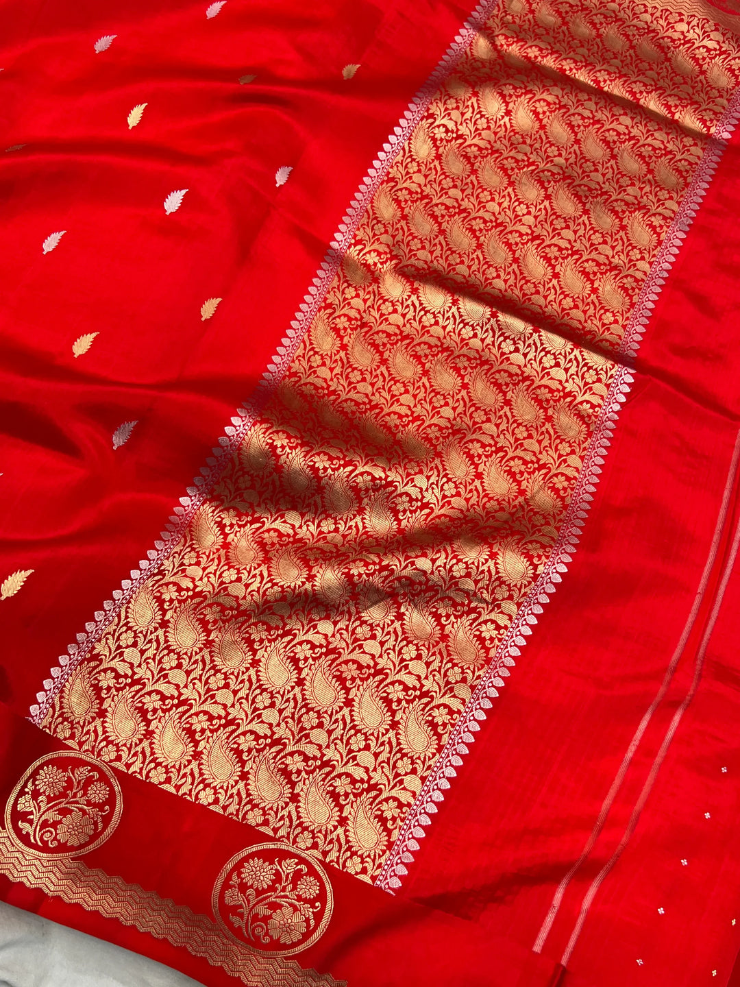 Red Pure Silk Handloom Banarasi Saree – Kadwa Motifs 