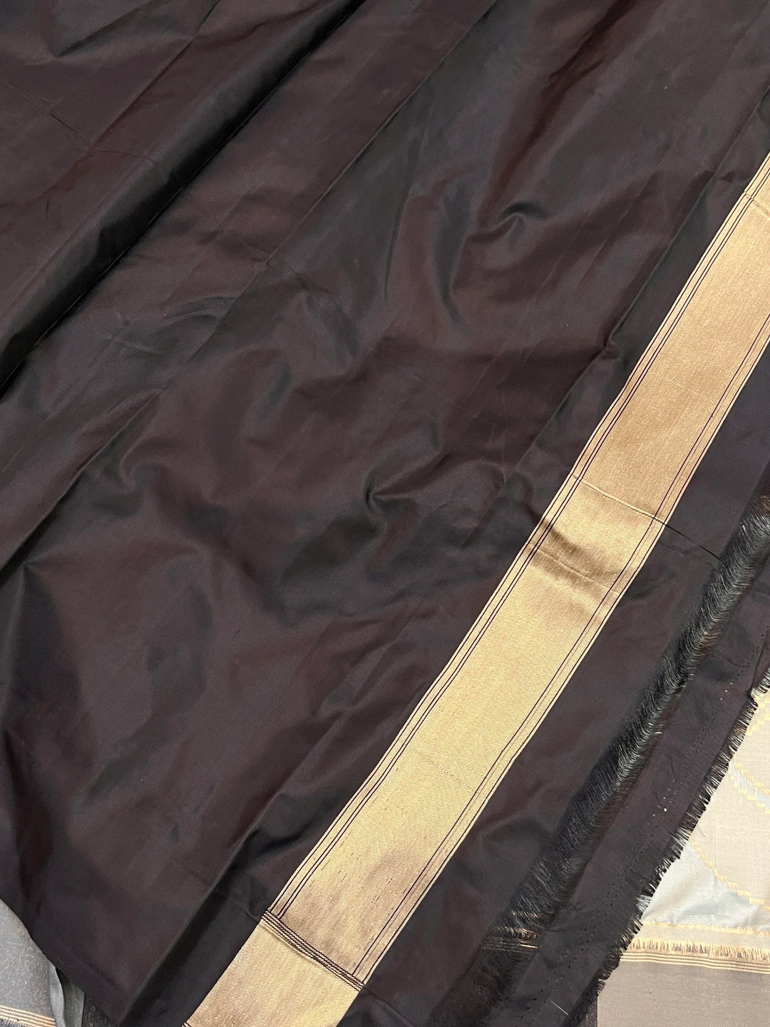 Buy Black Rangkaat Banarasi Katan Silk Saree - AuraBenaras