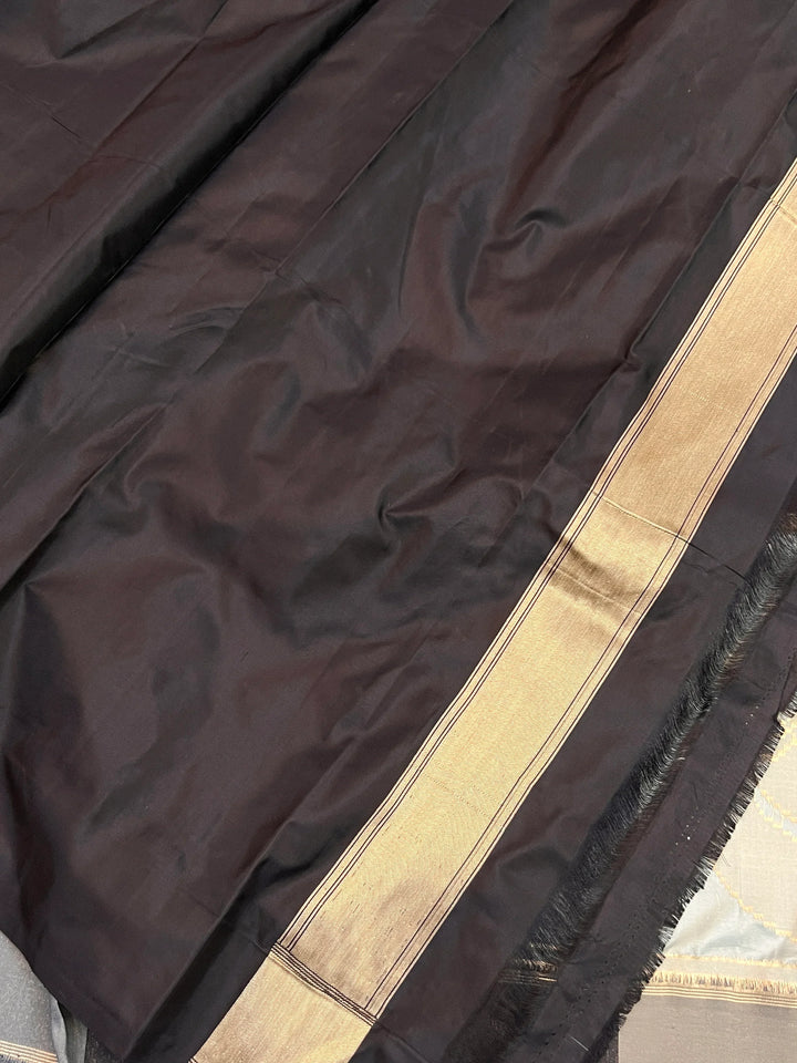 Buy Black Rangkaat Banarasi Katan Silk Saree - AuraBenaras