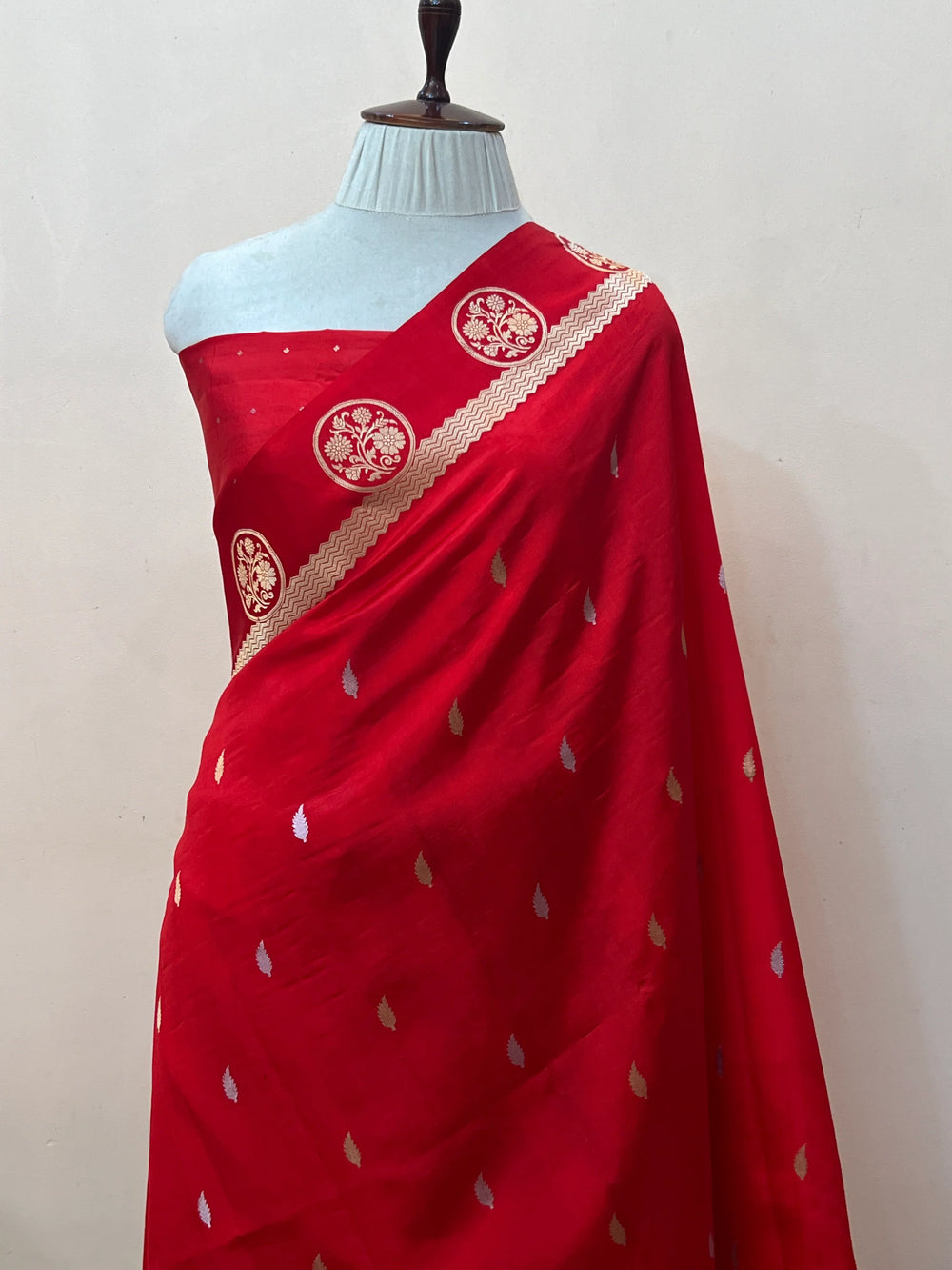 Red Pure Silk Handloom Banarasi Saree – Kadwa Motifs 