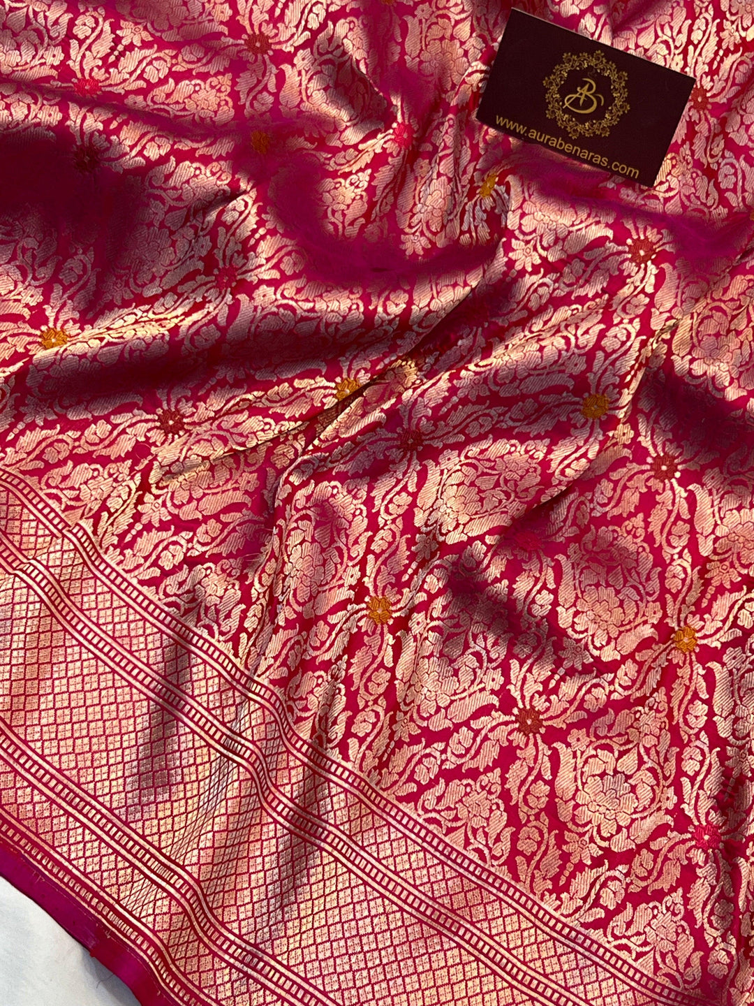 Detailed meenakari brocade floral pattern woven on pure Katan silk Banarasi saree