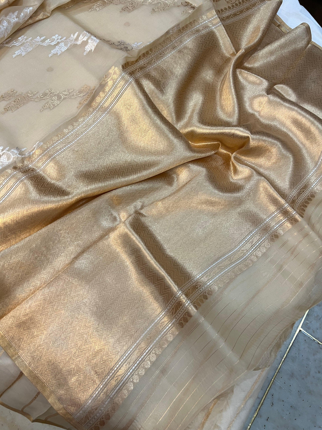 Cream Banarasi Handloom Kora Silk Saree - Aura Benaras