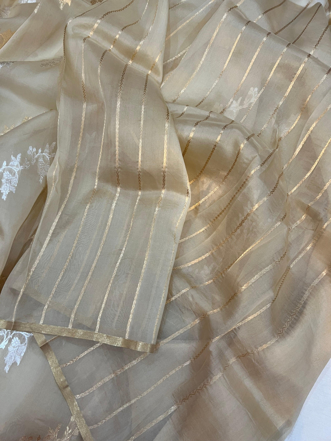 Cream Banarasi Handloom Kora Silk Saree - Aura Benaras