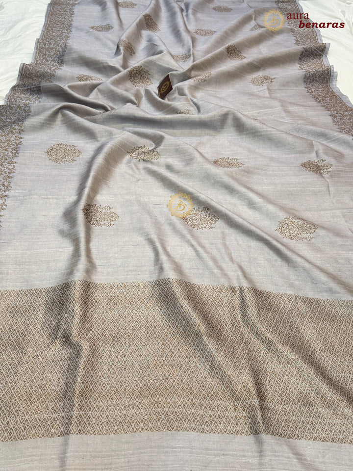 Light Grey Raw Silk Banarasi Saree – Kadhwa Floral Design