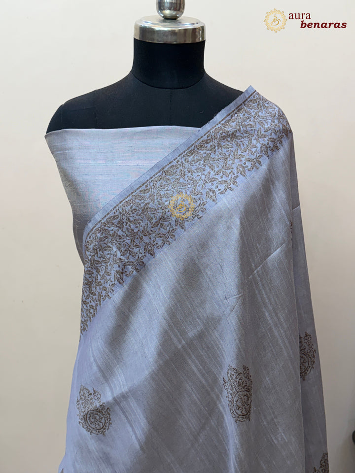 Light Grey Raw Silk Banarasi Saree – Kadhwa Floral Design