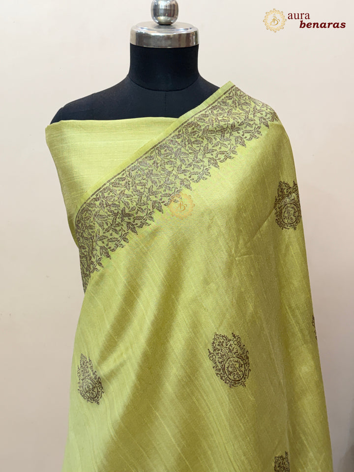 Pista Green Raw Silk Banarasi Saree – Kadhwa Floral Design