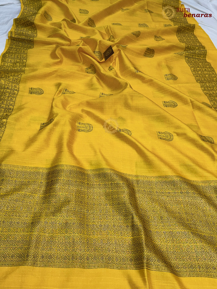 Yellow Raw Silk Banarasi Saree – Kadhwa Floral Design