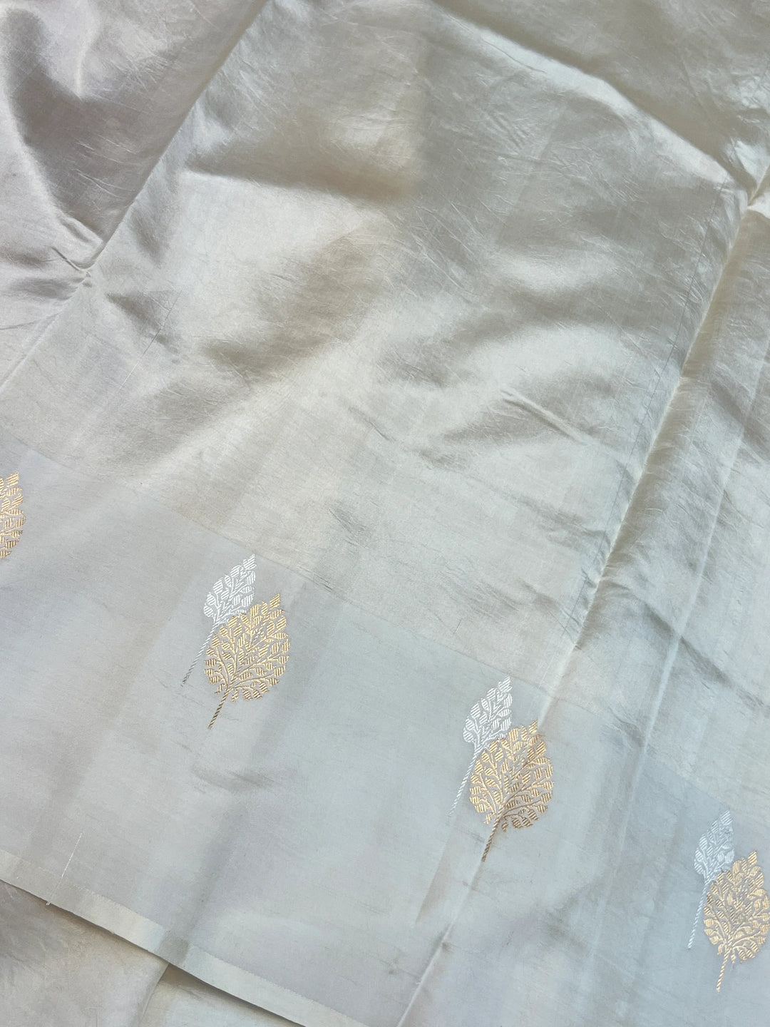 Cream Pure Silk Handloom Banarasi Saree