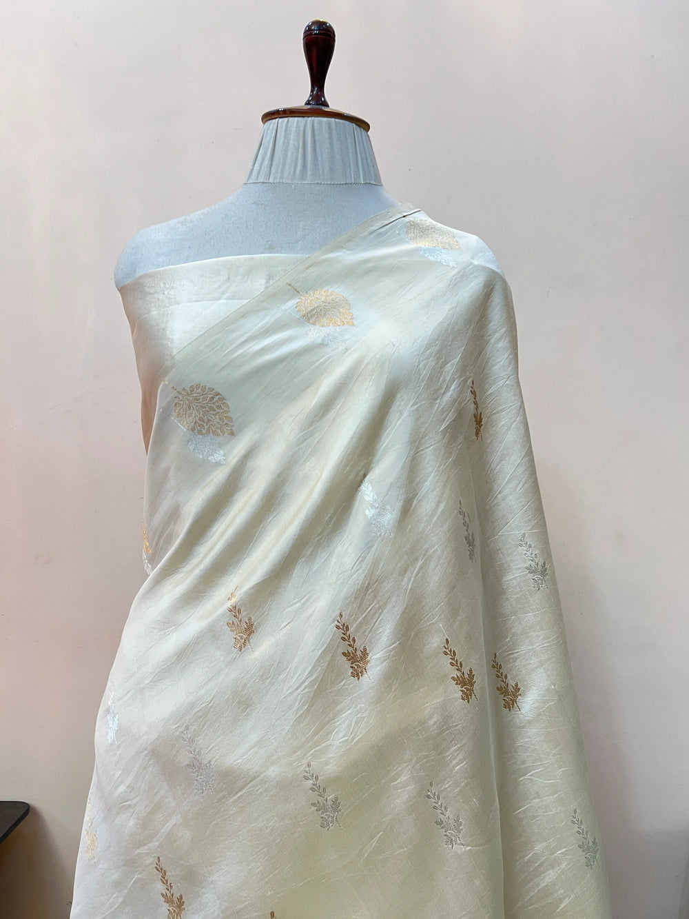 Cream Pure Silk Handloom Banarasi Saree