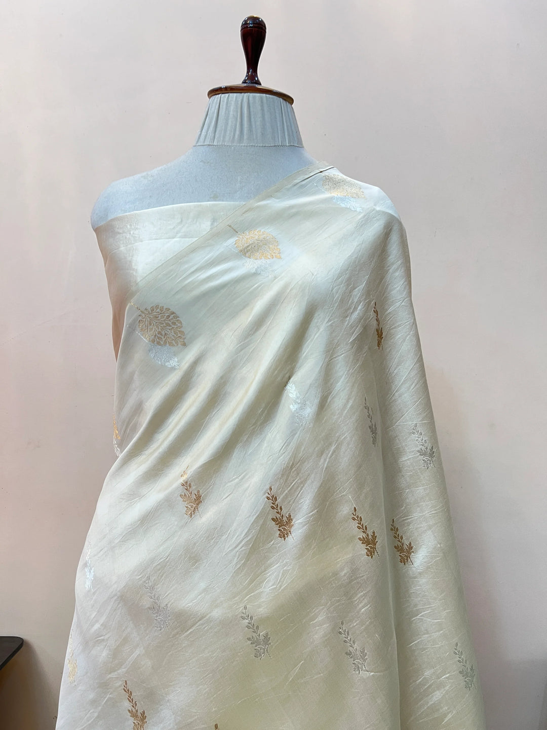 Cream Pure Silk Handloom Banarasi Saree
