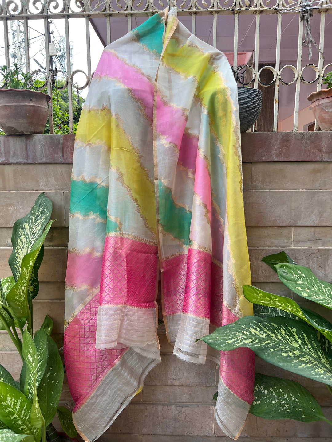 Off White Rangkaat Pure Banarasi Kora Silk Dupatta - Aura Benaras