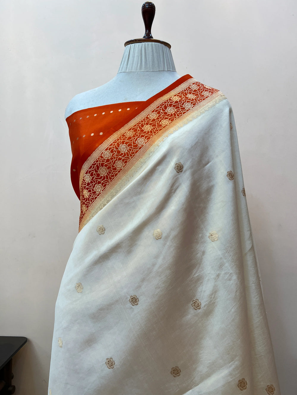 Off white Pure Silk Handloom Banarasi Saree