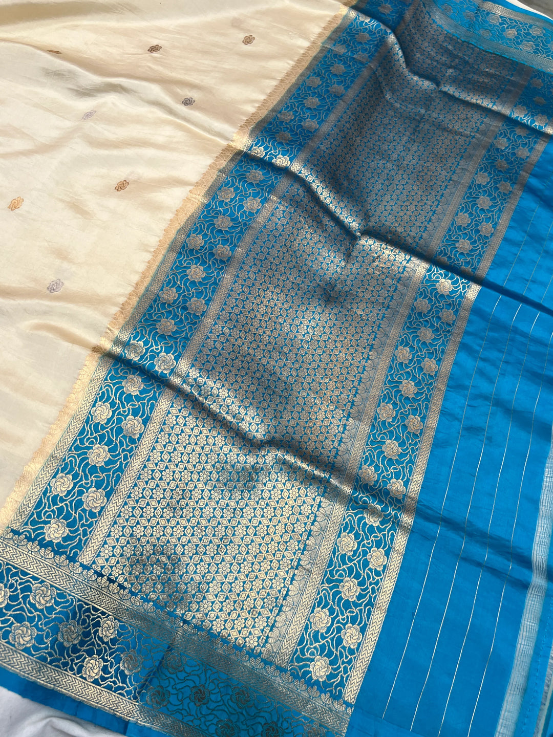 Off white Pure Silk Handloom Banarasi Saree